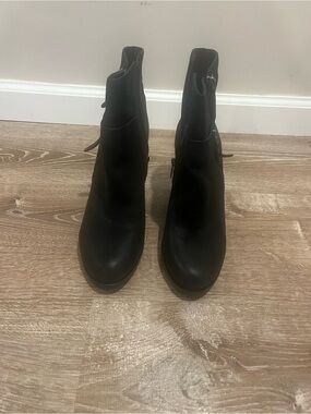 Vince Camuto Black Leather Ankle Booties with Side Zip